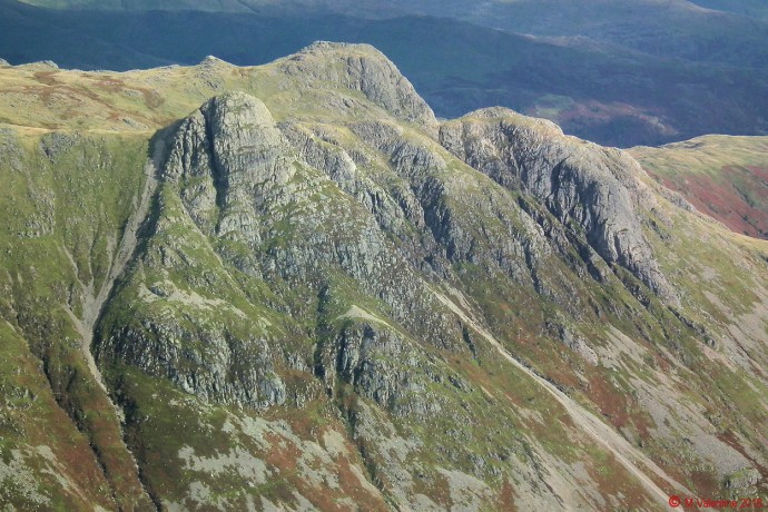 The Langdale Pikes from the ridge to Bowfell.