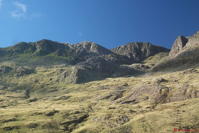 Looking up to Flat Crags, Cambridge Crag, & Bowfell Buttress.