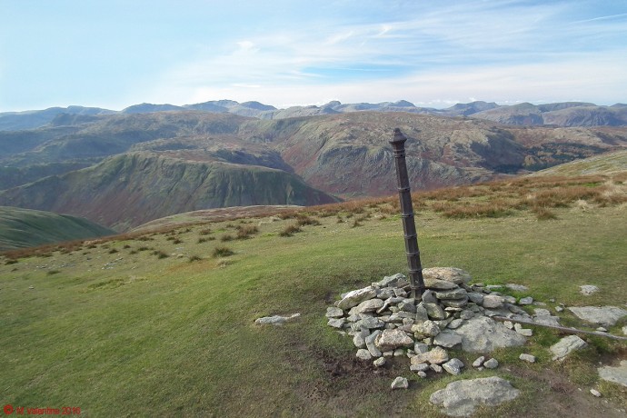 The western vista from Dollywaggon Pike summit plateau.
